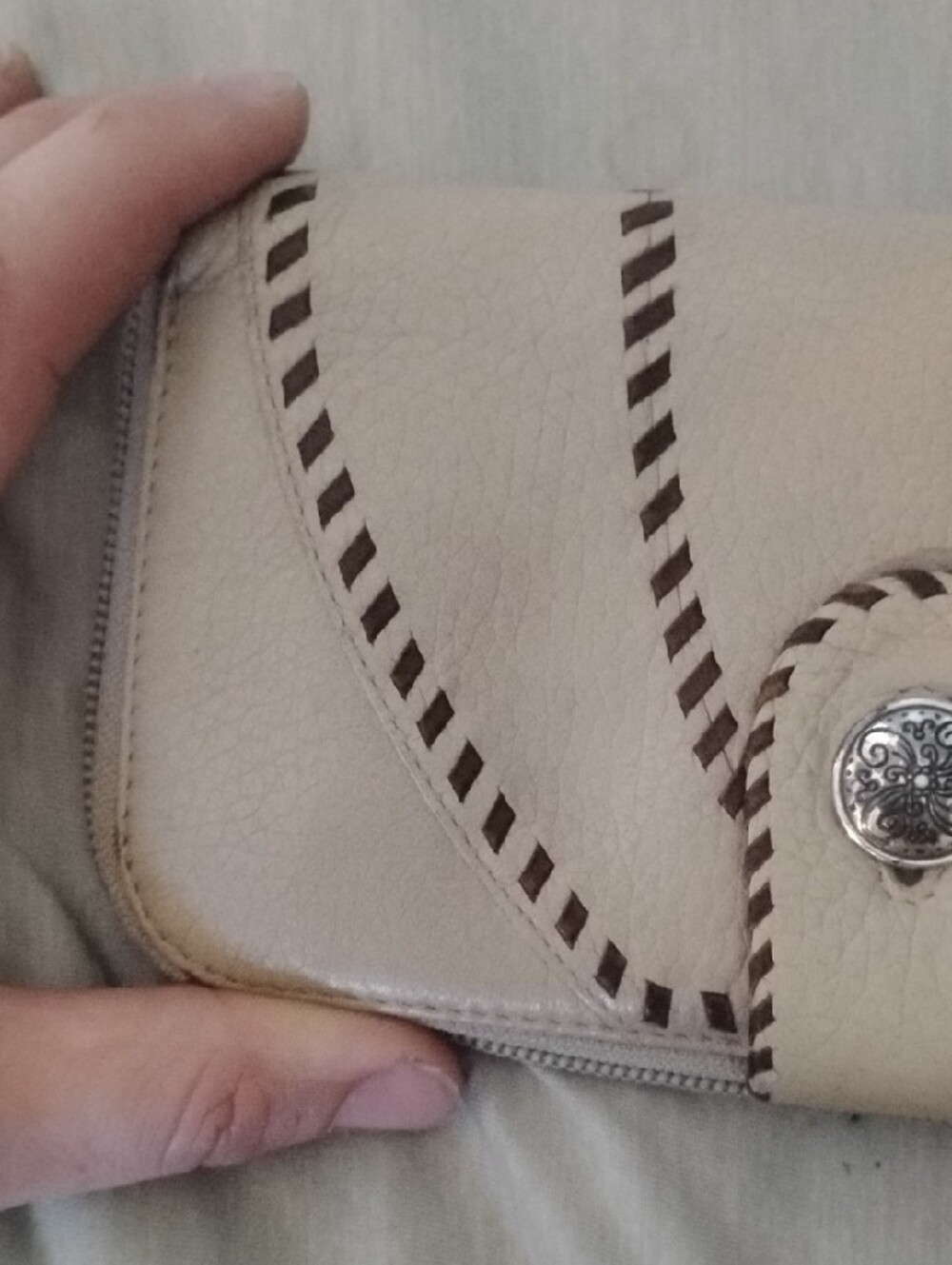 Beautiful Sand Pebble Leather Brighton Wallet - Picture 5 of 14